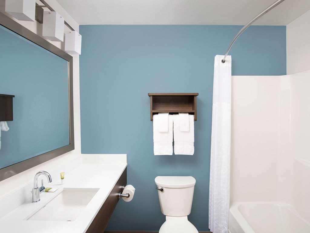 Woodspring Suites Seattle Redmond Room photo