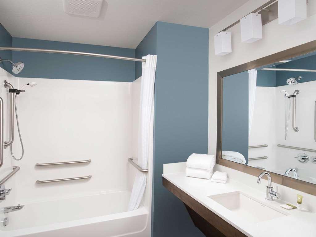 Woodspring Suites Seattle Redmond Room photo